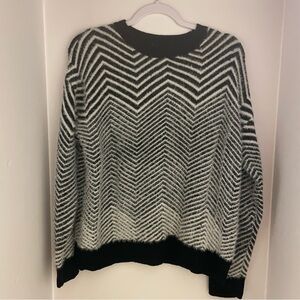 100% Acrylic Sweater. Womens. Small. Black & White Chevron. Fluffy Soft Texture.